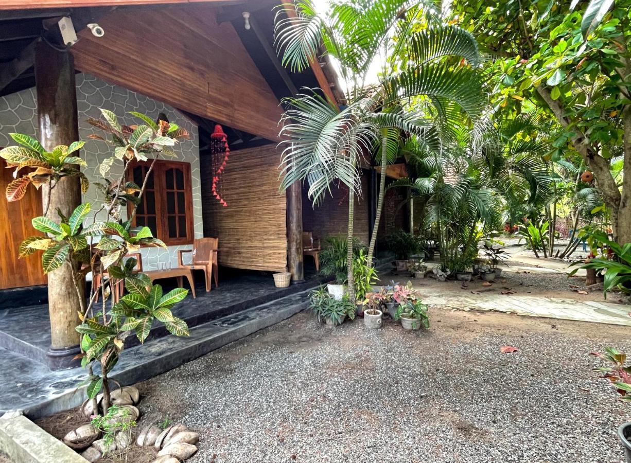 New Roy Guest House Kalkudah  Buitenkant foto